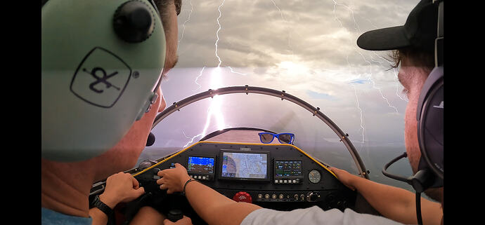 Lightning_streamer_hit